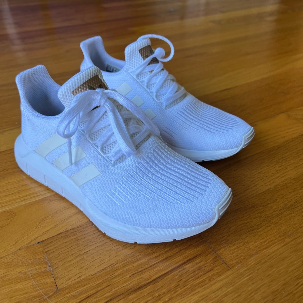 Adidasseift run White Sneakers like new